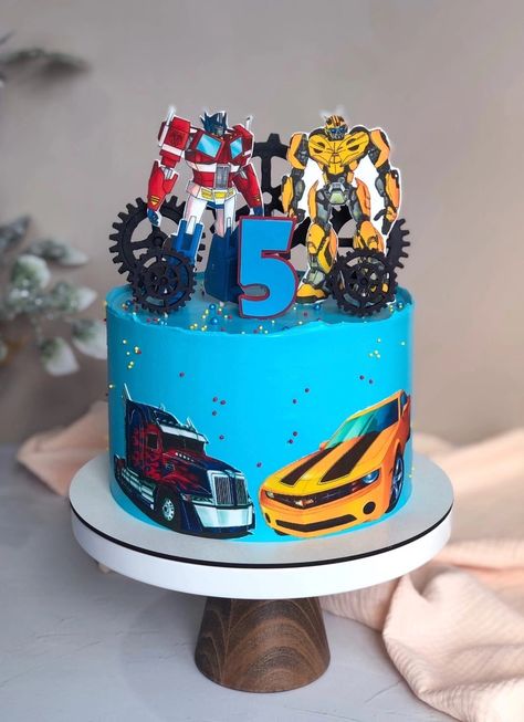 Optimus Prime And Bumblebee Cake, Transformers Bday Cake, Transformers Birthday Cakes, Bumble Bee Cake Transformers, Optimus Prime Birthday Cake, Transformers Birthday Ideas, Transformer Cakes For Boys, Birthday Cake Transformers, Transformers Cake Ideas