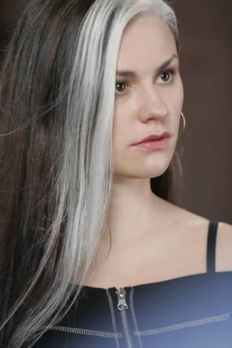 Wolverine/Logan and Rogue/Marie X-Men Fans Unite Rogue Hair, Silver Haired Beauties, Anna Paquin, Color Rubio, Beautiful Gray Hair, Hair Color Streaks, Hair Streaks, Long Gray Hair, Tone Hair