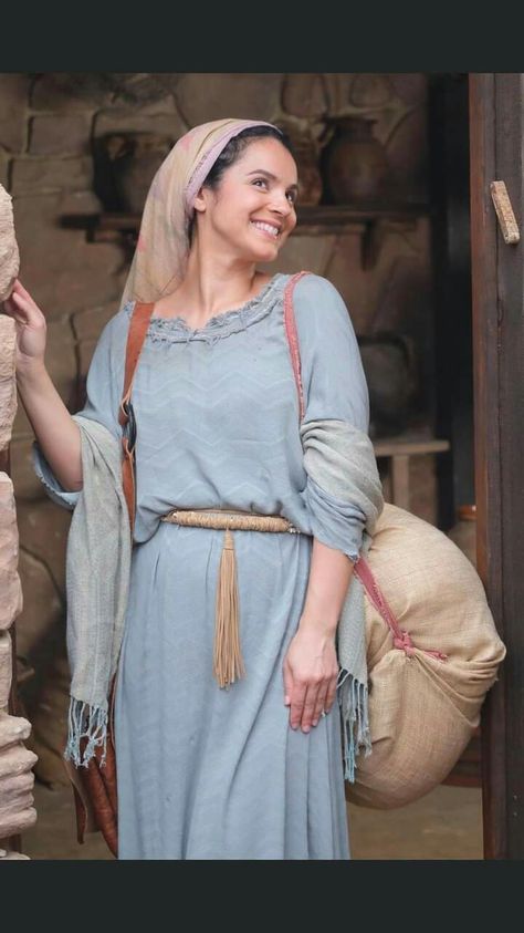 Bible Times Costumes Women, The Chosen Costumes, Shepherds Costume, Biblical Attire, Jewish Woman Clothing, Bible Costumes, Nazareth Village, Bible Clothing, Christian Veiling