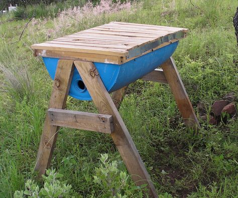 Top Bar Bee Hive, Bee Hives Diy, Cow Tops, Barrels Diy, Top Bar Hive, Bee Hive Plans, Backyard Bee, Beekeeping For Beginners, Raising Bees