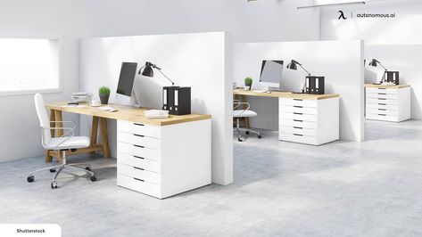 Are you one of those office workers who have a 10x10 office layout? Use these ten simple yet unique ideas to give a modern touch to your small office. Small Office Cubicle Design, 10x10 Office Layout, 10x10 Office, Office Cubicle Design, Modern Office Cubicle, Small Home Office Layout, Office Layout Ideas, Cubicle Design, Home Office Layouts