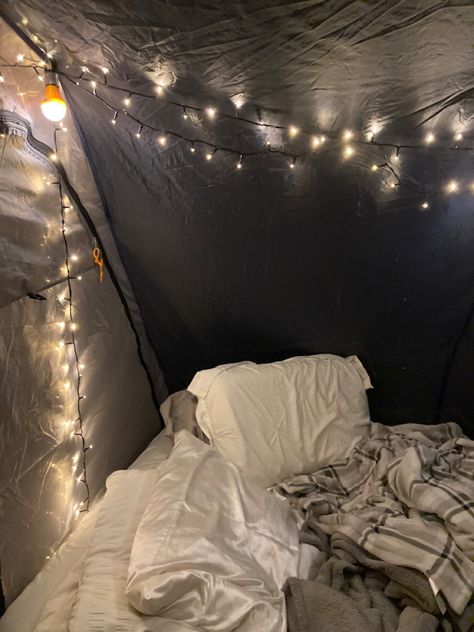 Sister Activities, Tent Sleepover, Sleepover Aesthetic, Activities Aesthetic, Birthday Sleepover Ideas, Camping Aesthetic, Friend Activities, Disney Princess Wallpaper, Cute Bedroom Decor