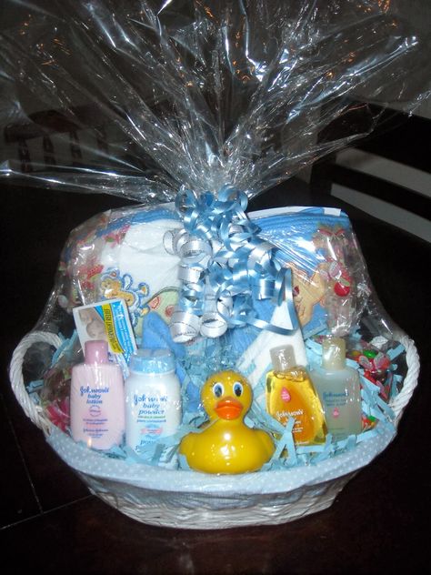 How to put together a baby gift basket! Lyndi's Projects: Baby Gift Basket Baby Gift Basket Ideas, Theme Baskets, Tree Basket, Corporate Gift Baskets, Baby Shower Baskets, Unique Baby Gift, Baby Shower Gift Basket, Diy Baby Shower Gifts, Spa Gift Basket