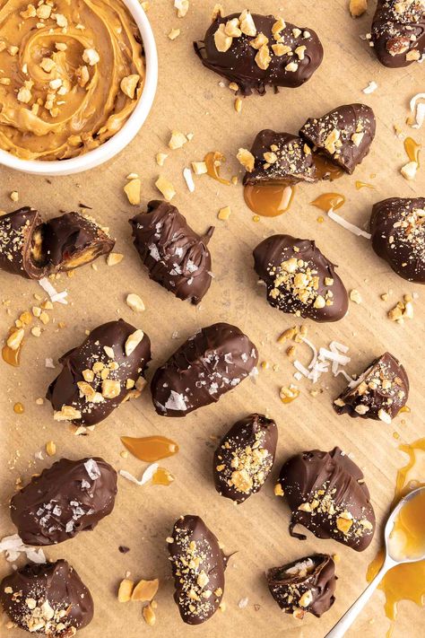 Dress up naturally sweet dates using chocolate, nuts, or coconut, so they taste startlingly similar to your favorite candy bars—Snickers, Milky Way, Almond Joy, Baby Ruth, and Twix. Healthy Milky Way Candy Bars, Date Candy Bars, Date Candies, Christmas Cracker Candy, Date Candy, Mediterranean Desserts, Cracker Candy, Baby Ruth, Small Treats