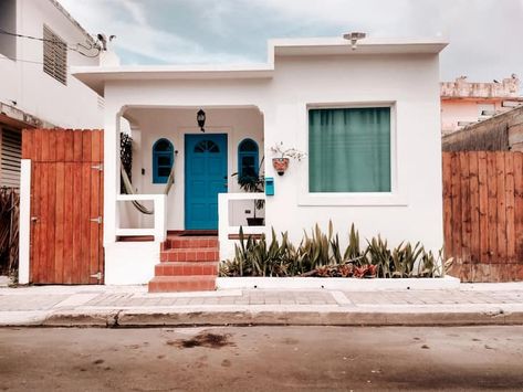 Homes In Puerto Rico, Puerto Rico Beach House, Puerto Rico House Interior, Puerto Rico Homes Exterior, Puerto Rico Houses Exterior, Puerto Rico House Design, Puerto Rican Houses, Spanish Style Beach House, Puerto Rico Homes