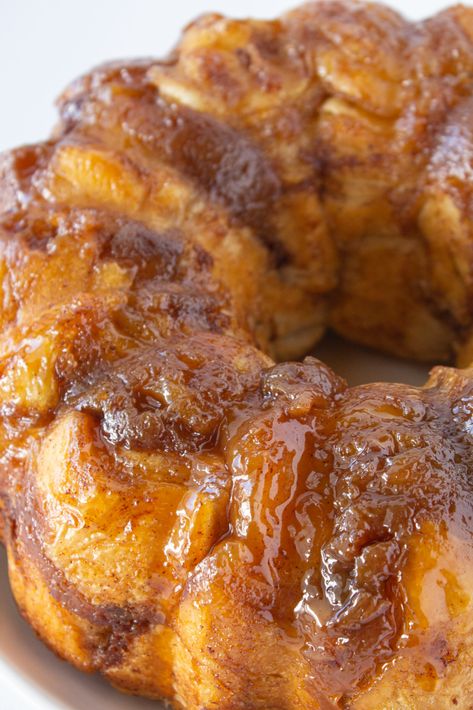 Apple Monkey Bread, Pumpkin Crockpot, French Bread French Toast, Monkey Bread Recipe, Us Food, Canned Biscuits, Pumpkin Butter, Fall Breakfast, French Toast Easy