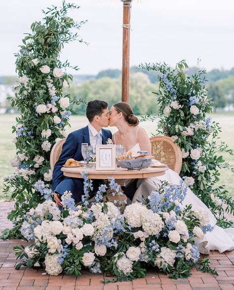 bride and groom head wedding table surrounded with blue and white florals and hydrangeas. Coastal wedding inspo Sweetheart Table Blue, Blue And White Floral Arrangements, Brides Table Decorations, Hydrangea Arrangements Wedding, Sweetheart Table Flowers, Bride And Groom Table, Brides Table, Blue Hydrangea Wedding, White Floral Arrangements