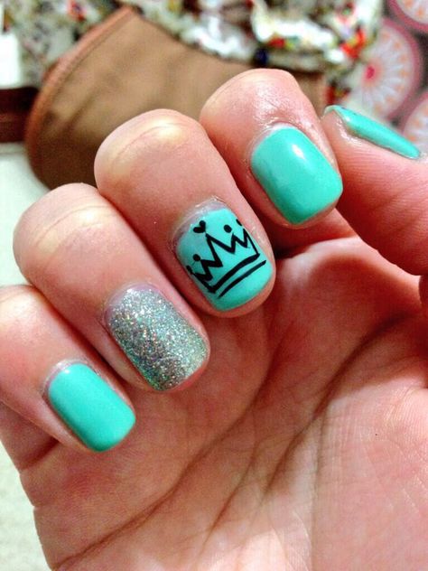 blue crown! Crown Nail Art, Nails Pies, Crown Nails, Nail Therapy, Queen Nails, Nail Time, Anime Nails, Nail Art Disney, Nail Pops