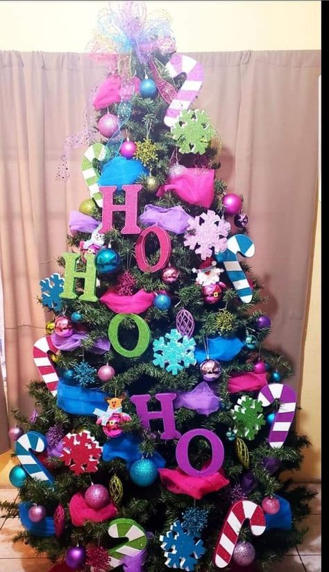 Gaudy Christmas Tree, Colorful Christmas Tree Ideas, Budget Friendly Christmas Gifts, Rainbow Christmas Tree, Candy Christmas Tree, Funny Christmas Tree, Rainbow Christmas, Christmas Tree Decorating Themes, Xmas 2022