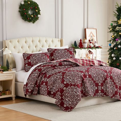 Christmas Carol Oversized 3-piece Quilt Set - Bed Bath & Beyond - 40856159 Cottage Kids Room, Holiday Bedding, The Christmas Carol, Holiday Bed, Christmas Throw Blanket, Winter Bedding, Full Bedding Sets, Christmas Bedding, Reversible Comforter