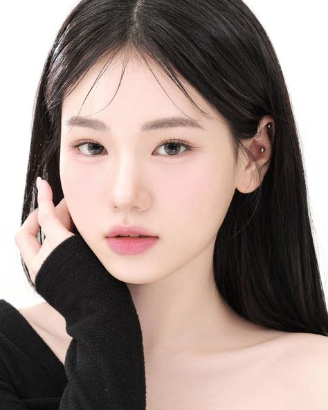 Korean Face, Ulzzang Makeup, Asian Makeup, Girls Makeup, Korean Makeup, Girl Face, Ulzzang Girl, Face Claims, Pretty Face