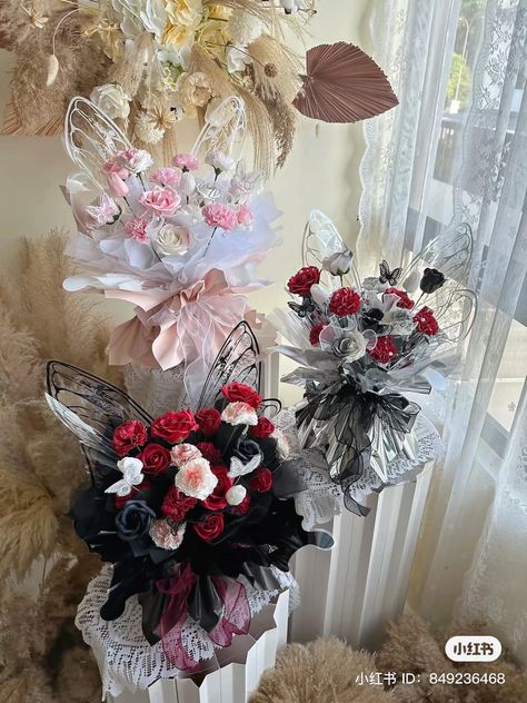 Butterfly Flower Bouquet, Malaysia Instagram, Graduation Flowers Bouquet, Graduation Flowers, Bouquet Rose, Flower Wrapping, Flower Gift Ideas, Bouquet Wrap, Flowers Bouquet Gift