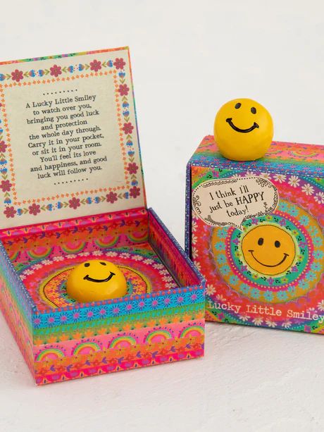 Small Gifts For Coworkers, Envelope Lettering, Scratch Art, Just Be Happy, Love And Happiness, Happy Today, Luck Charms, Natural Life, Sweet Gifts