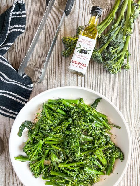 Brocollini Recipes, Steamed Broccolini, Steam Recipes, Steamed Vegetables, Green Olives, Virgin Olive Oil, Vegan Paleo, Side Dishes Easy, Seaweed Salad