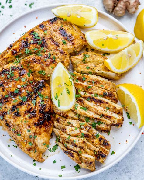 Lemon Ginger Chicken, Ginger Chicken Recipes, Ginger Chicken, Clean Food Crush, Food Crush, Citrus Chicken, Clean Food, Lemon Chicken, Chicken Breast Recipes