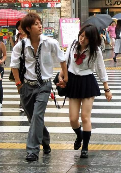 Japanese youth Japanese Uniform, Japanese High School, School Uniform Fashion, 일본 패션, Harajuku Girls, Gyaru Fashion, Japanese School, School Looks, School Uniforms