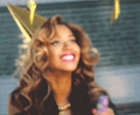 33 of the Best Beyoncé GIFs - Elle Beyoncé Birthday, Beyonce Happy Birthday, Beyonce Birthday, Beyonce Party, Beyonce Gif, Beyonce Pictures, Happy 35th Birthday, Blue Ivy Carter, Solange Knowles