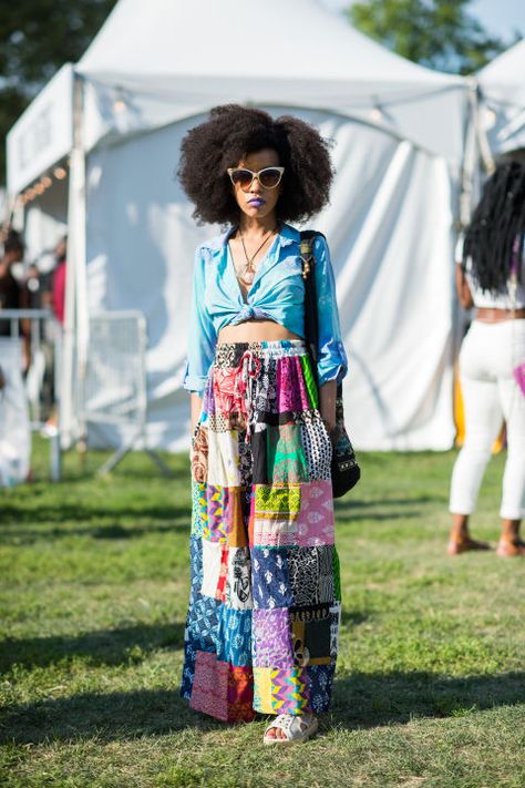 ELLE.com photographer Tyler Joe captures the best street style from Afropunk. Afro Punk Fashion Black Women, Afro Punk Fashion, African American Fashion, Style Africain, Mode Hippie, Bohemian Style Clothing, Afro Style, Mode Boho, Afro Punk