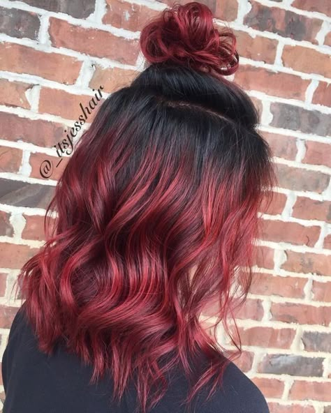 Red And Brown Hair Ideas, Red Hair Dark Roots, Red And Brown Hair, Hair Color Red Ombre, Trendy We Fryzurach, Brown Hair Ideas, Red Hair Looks, Red Ombre Hair, Red Hair Inspo