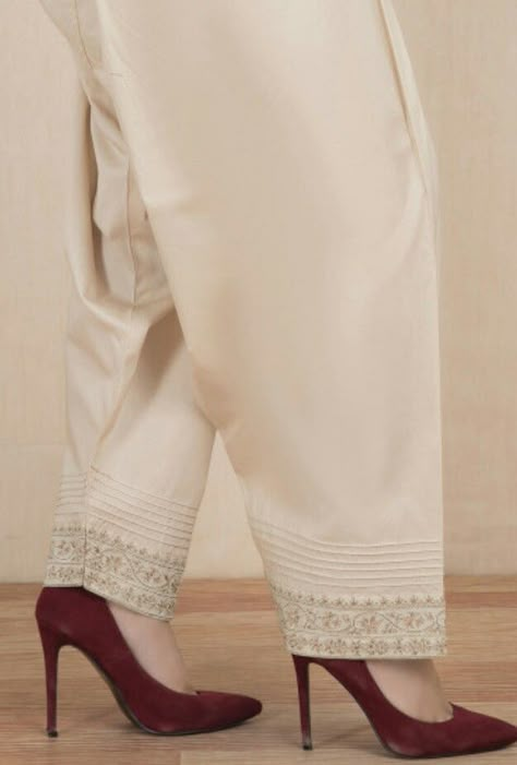 वेस्टर्न ड्रेस, Shalwar Design, Stylish Pants Women, Women Trousers Design, Salwar Pants, Kurti Sleeves Design, Womens Pants Design, Salwar Designs, Kurta Neck Design