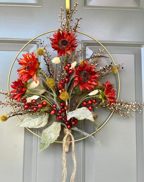 Half Wreaths For Front Door, Fall Wreath Modern, Minimalist Wreaths, Front Door Wreath Ideas, Ring Wreaths, Modern Fall Wreath, Modern Minimalist Farmhouse, Burnt Orange Flowers, Wreath Minimalist