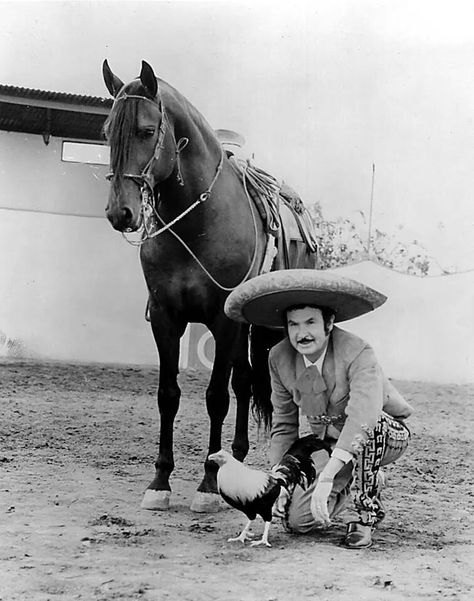 Antonio Aguilar #Aniversario luctuso/siete años  #Zacatecas  #Charro#música. Antonio Aguilar, Cowboy Photography, Mexican Culture Art, Pancho Villa, Mexico History, Mexican Heritage, Eagle Art, Mexico Art, Western Riding