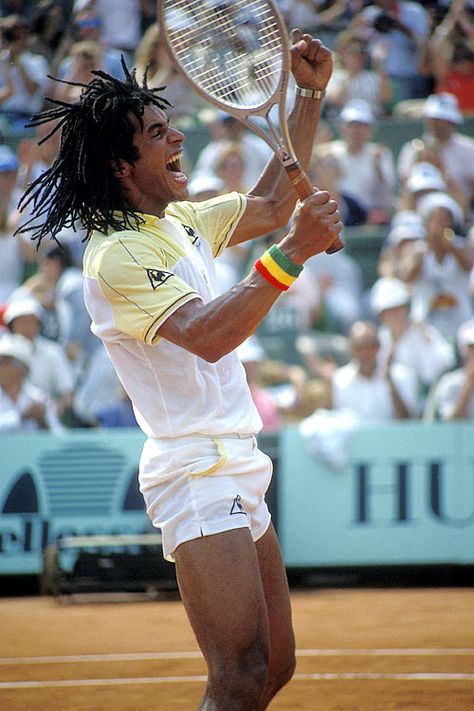 Yannick Noah - Frankrig Tennis Inspiration, Yannick Noah, Steffi Graf, Mood Inspiration, Wimbledon Tennis, Tennis Legends, Tennis Fan, Tennis World, Vintage Tennis