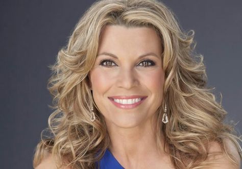 Vanna White has a Net Worth of $30 Million Dollars. She makes $8 Million each year on the Wheel of Fortune. White Hairstyle, Vanna White, Physical Beauty, I Love Your, Mom Hairstyles, Million Dollars, Wheel Of Fortune, Colored Highlights, The Net