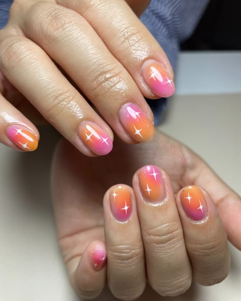 peachy pink hues at twilight 🍑 Builder gel (advanced art) ✨ Original post @rosebudnailstudio  #auranails #pinkandorange #nailart #adelaidenails #adelaidenailtech Builder Gel Nails Design Autumn, Peach And Pink Nails, Builder Gel Nail Art, Peach Aura Nails, Pink Amber Nails, Short Almond Builder Gel, Builder Gel 3d Nail Art, Pink Orange Nails, Pink And Orange Nails