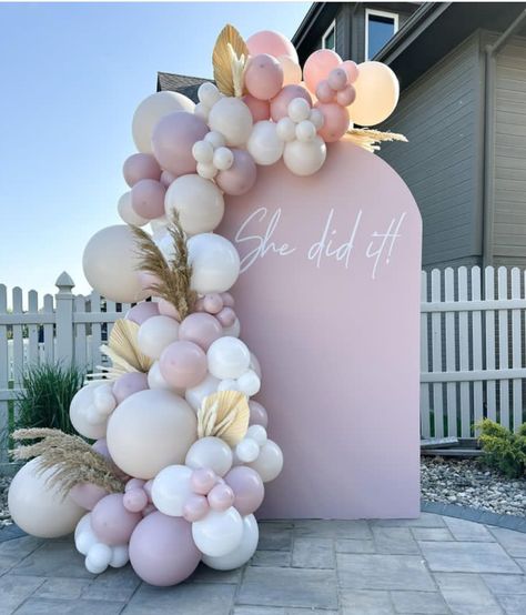 Grad Party Theme, Grad Party Decorations, Arch Backdrop, Dekor Diy, Birthday Party Theme Decorations, Birthday Balloon Decorations, Balloon Decorations Party, Birthday Backdrop, Graduation Party Decor