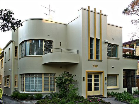 #ArtDeco | House in Melbourne, Australia Art Nouveau Arquitectura, Art Deco Exterior, Art Deco Houses, Art Deco Homes, Plans Architecture, Streamline Moderne, Art Deco Buildings, Chrysler Building, Interior Painting