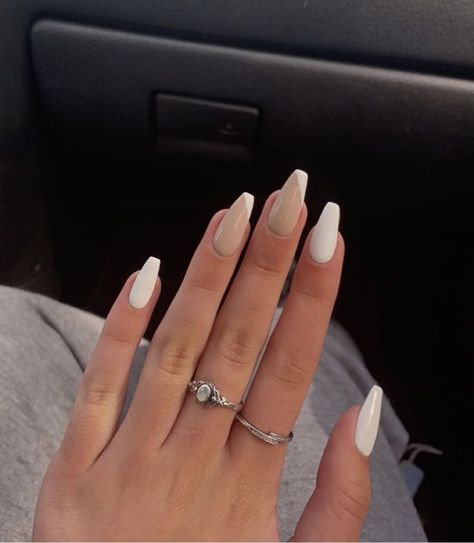 Ongles Beiges, Beige Nails Design, September Nails, Beige Nails, Casual Nails, Classy Acrylic Nails, Acrylic Nails Coffin Short, Neutral Nails, Classy Nails