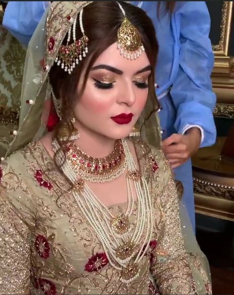 Gorgeous bridal makeover Best Bridal Makeup Pakistani, Bridal Hair Styles Pakistani Barat, Nikah Makeup Look, Muslim Bridal Look, Muslim Bridal Makeup, Nikah Makeup, Black And Silver Eye Makeup, Pakistani Makeup Looks, Makeup Engagement