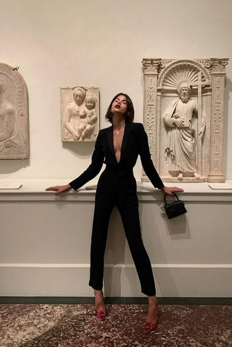 Woman All Black Outfits #woman #fashionoutfits #blackoutfit #fashiontrends #fashion #dressesforwomen #blackfashionblogger #blackfashion #fashiontrends2019 Fancy Party Outfit, Chique Outfits, Wearing All Black, Black Outfits, Outfit Trends, All Black Outfit, Looks Chic, Mode Inspo, Fancy Outfits