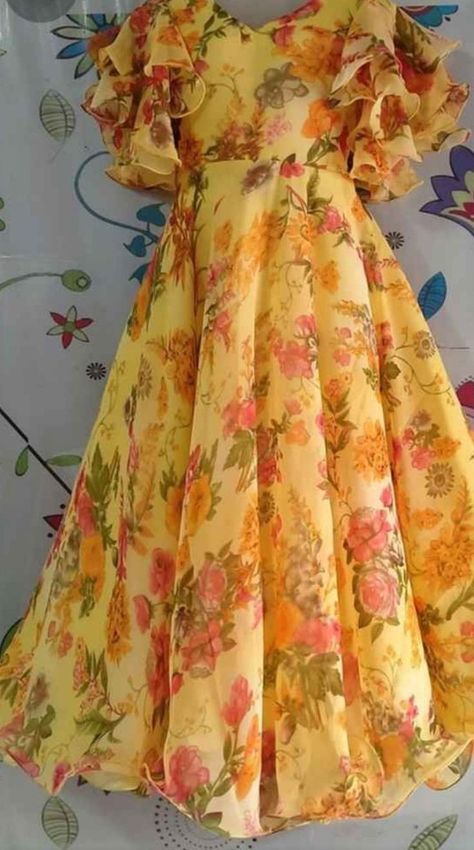 Long Frocks For Kids, Floral Long Frocks, डिजाइनर कपड़े, Projek Menjahit, Simple Frock Design, Long Frock Designs, Long Gown Design, Simple Frocks, Girls Dresses Sewing