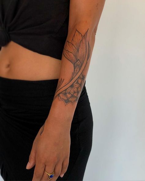 Hawaiian Tattoo Sleeve Woman, Hawaiian Arm Tattoos For Women, Tropical Sleeve Tattoo For Women, Lower Arm Tattoos For Women Unique, Mermaid Tattoo Ideas For Women, Wrist Tattoos Words, Lower Arm Tattoos, Cool Wrist Tattoos, Chic Tattoo