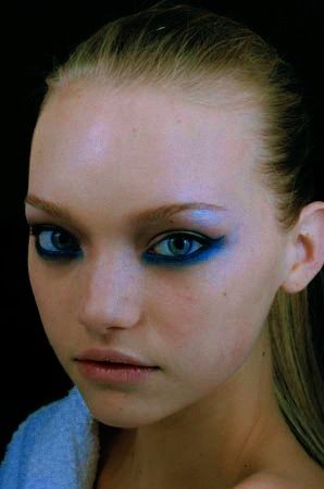 Gemma Ward at Gucci '03. Gemma Ward, Square Face Shape, Model Aesthetic, Makeup Pictures, Face Hair, Cute Makeup, Fashion Pictures, Makeup Inspo, Beautiful Fashion