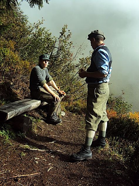 On a mountain walk Vintage Hiking Outfit, Vintage Mountaineering, Hiking Outfit Men, Mens Fashion Retro, Vintage Hiking, Plus Fours, Adventure Aesthetic, Mens Attire, Mens Fashion Rugged