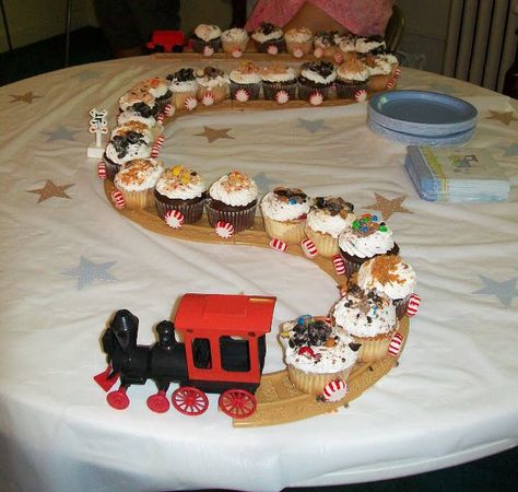 Cupcake Train we used for a Baby Shower - also good for a boy's Birthday party!  Just add peppermint rounds to the bottom of the cupcakes (we used hot glue) and crushed up candy on the tops of the cupcakes to look like 'coal' Cupcake Train, Santa Breakfast, Polar Express Christmas Party, Polar Express Theme, Polar Express Christmas, Train Baby Shower, Class Tree, Library Decorations, Polar Express Party