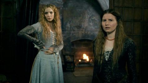 The White Princess - queen Elizabeth of York and Margaret Plantagenet The White Princess Starz, Scene Inspiration, Elizabeth Of York, Spanish Princess, Medieval House, Tudor Costumes, The White Princess, Killing Eve, White Princess