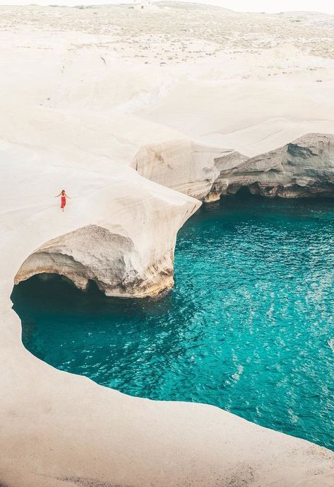 Sarakiniko Beach, Greek Blue, Greece Travel Guide, Amazing Sunsets, Greek Island, Beach Photoshoot, Greece Travel, Us Travel, Beautiful Beaches