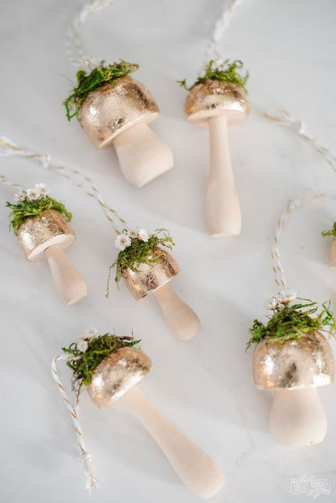 Homemade Nature Gifts, Mushroom Christmas Decorations Diy, Christmas Decor Ornaments, Easy Diy Boho Christmas Decor, Sellable Christmas Crafts Diy Ideas, Wood Mushroom Ornament, Diy Cottagecore Christmas Ornaments, Christmas Fairy Ornaments, Easy Homemade Ornaments Christmas