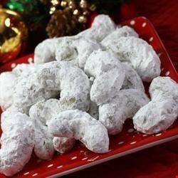 Crescent Cookies, Pecan Sandies, Crescent Recipes, Pecan Tarts, Pecan Cookies, Shortbread Recipes, Pecan Recipes, Xmas Cookies, Festive Treats