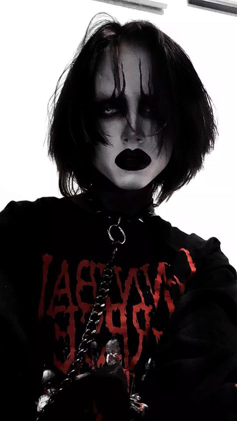 Heavy Metal Eyeliner, Corpse Paint Ideas, Goth People, Trad Goth Makeup, Metal Makeup, Goth Eye Makeup, Punk Fashion Diy, Black Metal Girl, Goth Club