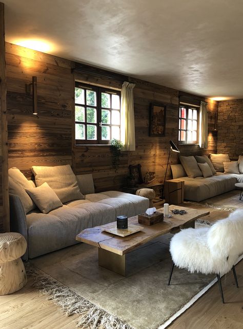 Chalet Design Interior, Chalet Design Interior Inspiration, Chalet Sofa, Cabin Interiors Living Room, Cabin Design Interior, Mountain Chalet Interior, Chalet Living Room, Chalet Modern, Luxury Chalet Interior