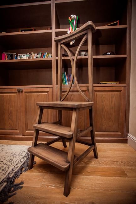 modern home library design and book storage ideas Green Library Room, Modern Home Library Design, Cliff Forest, Modern Home Library, Library Stairs, Library Steps, Modern Home Office Design, Stool Ideas, Dining Room Library