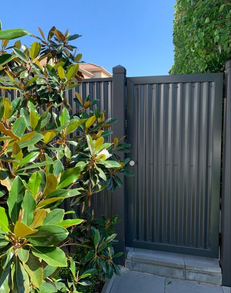 Fence Masters Crafting Your Perfect Garden Boundary White Colorbond Fence, Colour Bond Fence Ideas, Colourbond Fences, Colorbond Monument, Garden Boundary, Colorbond Fence, Boundary Fence, Fence Paint Colours, Pattern Repetition