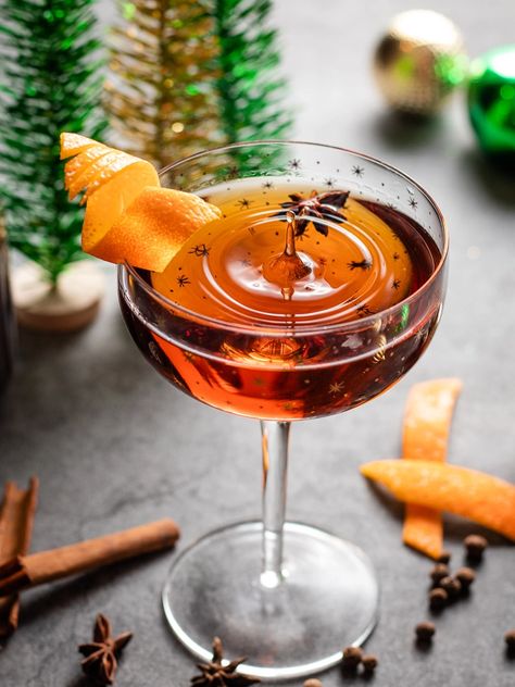 The Best Christmas Manhattan Cocktail - Cocktail Contessa Christmas Manhattan Cocktail, Winter Manhattan Cocktail, Holiday Manhattan Cocktail, Christmas Manhattan, Holiday Old Fashioned, Bourbon Holiday Cocktail, Manhattan Cocktail Aesthetic, Manhattan Cocktail Photography, Peppermint Cocktail