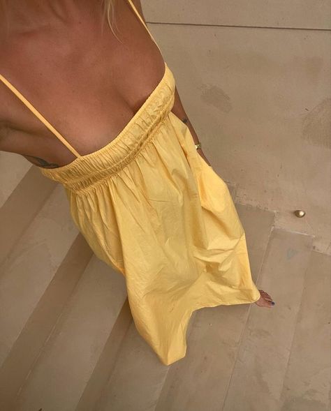 Mode Inspo, On The Floor, Mode Vintage, Mode Inspiration, Dress Code, Looks Vintage, Spring Summer Outfits, The Floor, Yellow Dress