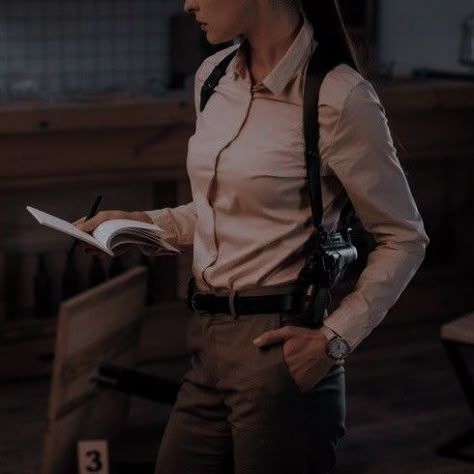 Cia Agent Aesthetic Female, Female Book Characters, Detective Outfit, Female Detective, Detective Aesthetic, Work Goals, Nora Roberts, Private Detective, Police Detective